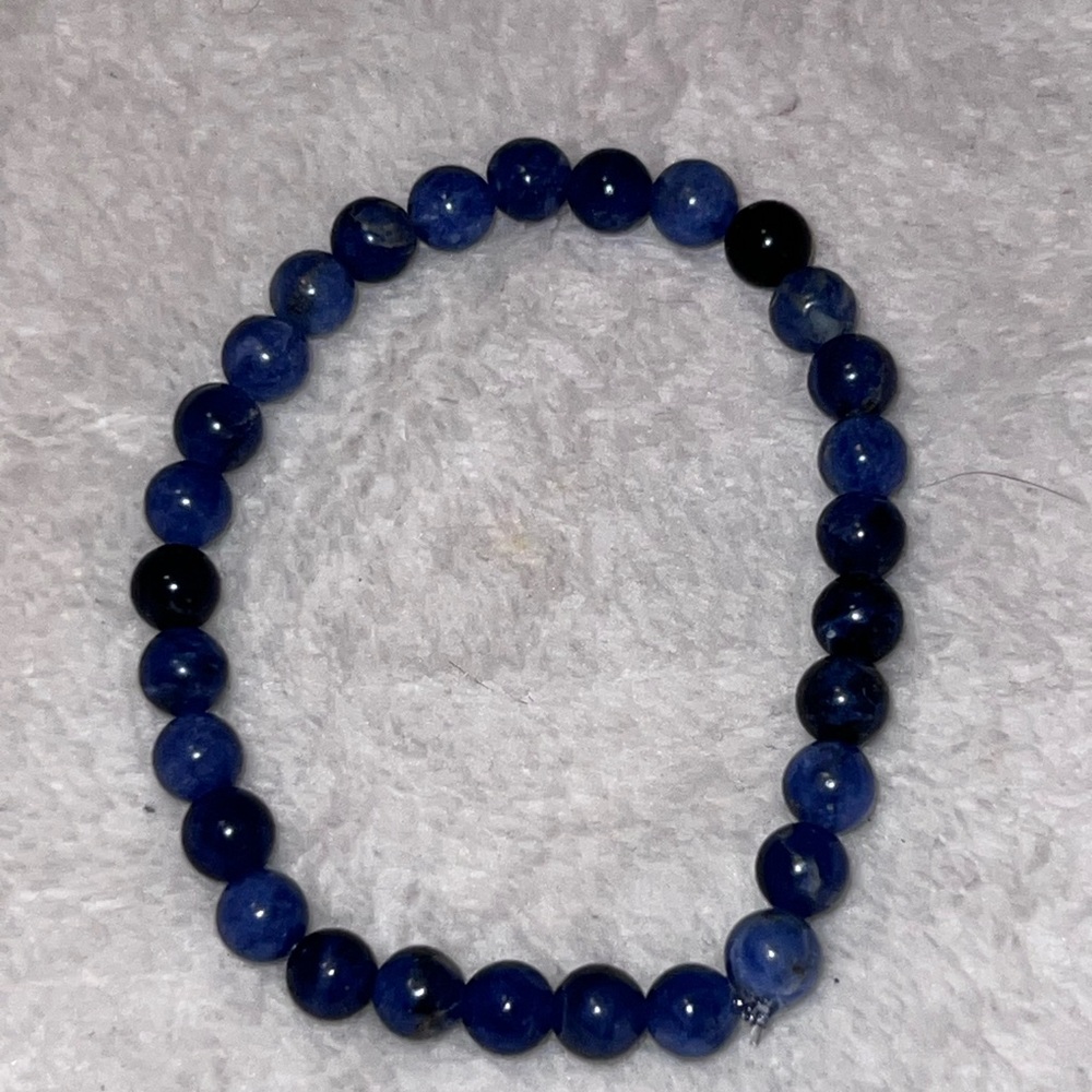 Lot of Two Handmade Sodalite & Blue Dot Jasper Beaded Bracelets, Size 7” - Picture 4 of 7